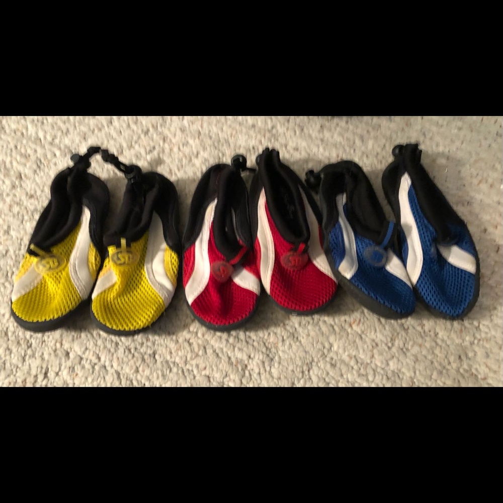 3 pairs of water shoes